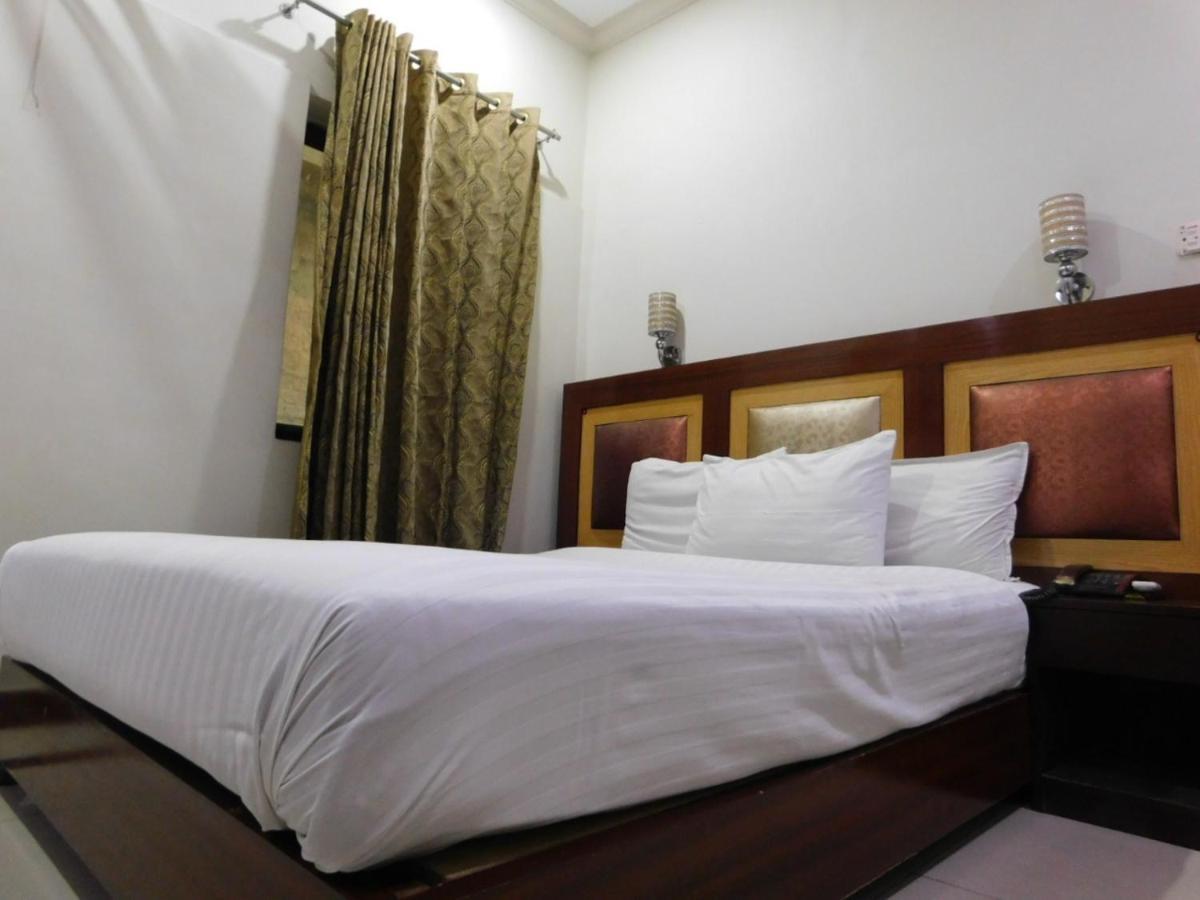 Hotel Multan Extérieur photo