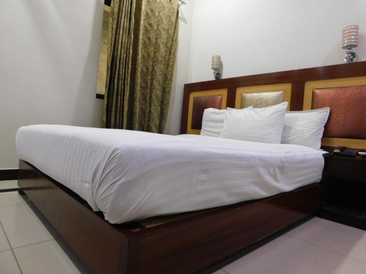 Hotel Multan Extérieur photo